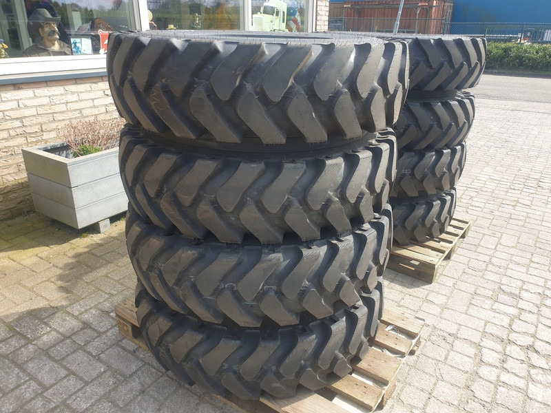 Wielkraanbanden Kumho 10.00-20 - Neumático para Excavadora: foto 2 Wielkraanbanden Kumho 10.00-20 - Neumático para Excavadora: foto 2