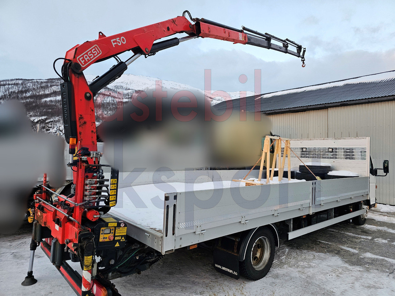 MITSUBISHI Fuso CANTER / FASSI F50 / LOW KM - Camión grúa: foto 2 MITSUBISHI Fuso CANTER / FASSI F50 / LOW KM - Camión grúa: foto 2