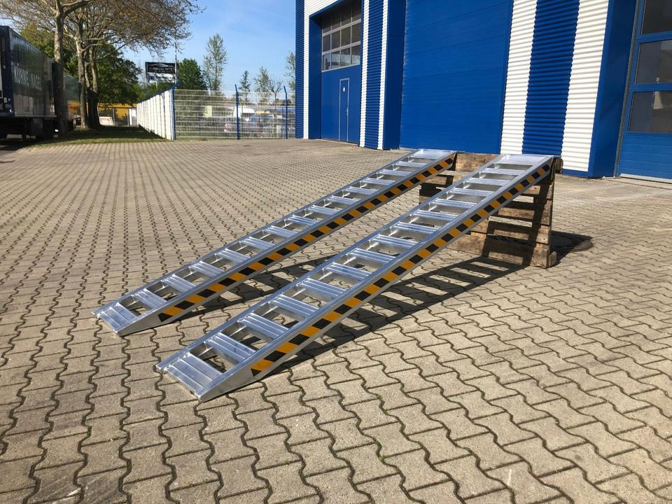 Alurampen Satz 2,5m 2000KG Minibagger Minilader Quad Auffahrrampe *INKL.19% MWST* - Rampa de carga: foto 1 Alurampen Satz 2,5m 2000KG Minibagger Minilader Quad Auffahrrampe *INKL.19% MWST* - Rampa de carga: foto 1