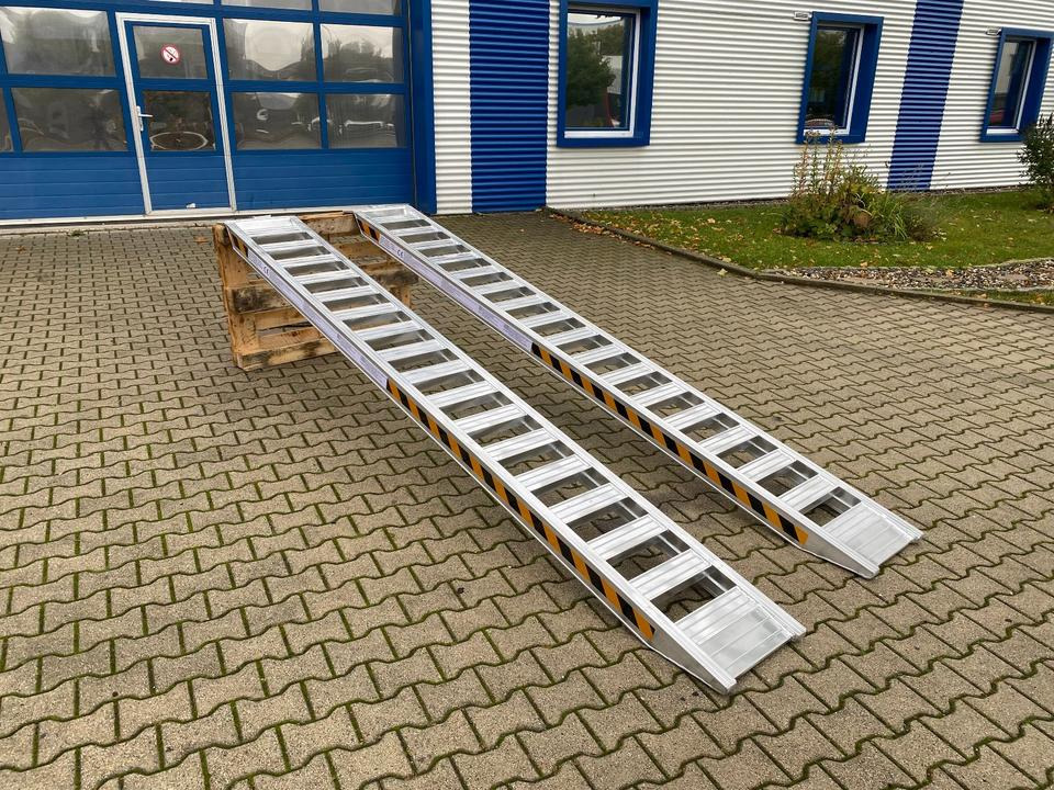 Alurampen Satz 3,50M 2000KG Minibagger Minilader Quad Auffahrrampe *INKL.19% MWST* - Rampa de carga: foto 1 Alurampen Satz 3,50M 2000KG Minibagger Minilader Quad Auffahrrampe *INKL.19% MWST* - Rampa de carga: foto 1