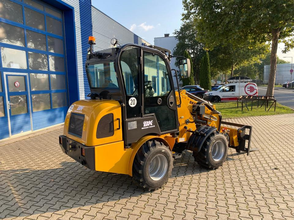 Teleskoplader/Radlader BK810T inkl. Gabel/Schaufelpaket *INKL.19% MWST*BERGER KRAUS*KUBOTA*EURO*CE* - Cargadora articulada: foto 5 Teleskoplader/Radlader BK810T inkl. Gabel/Schaufelpaket *INKL.19% MWST*BERGER KRAUS*KUBOTA*EURO*CE* - Cargadora articulada: foto 5