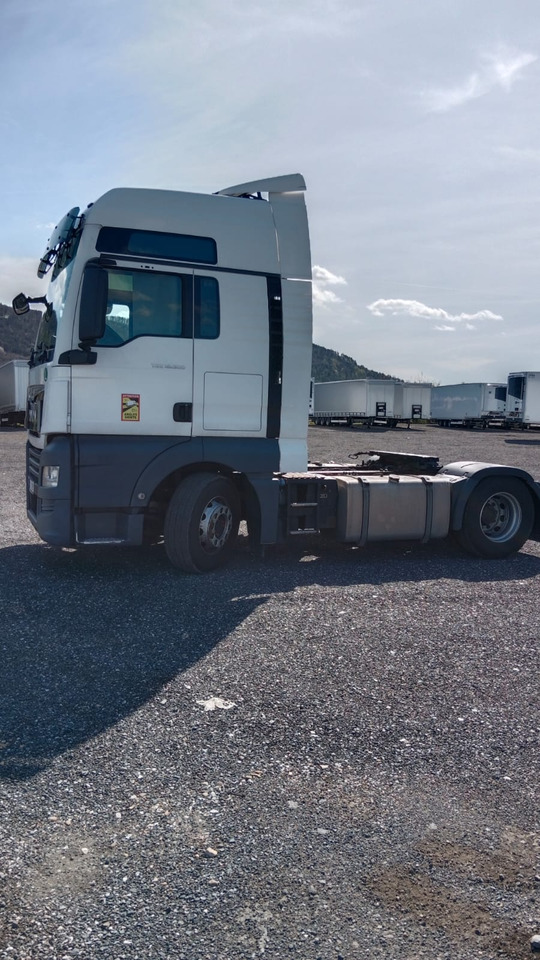 MAN TGX 18.500 4X2 XXL Retarder 2x Tanks Euro 6 - Cabeza tractora: foto 2 MAN TGX 18.500 4X2 XXL Retarder 2x Tanks Euro 6 - Cabeza tractora: foto 2