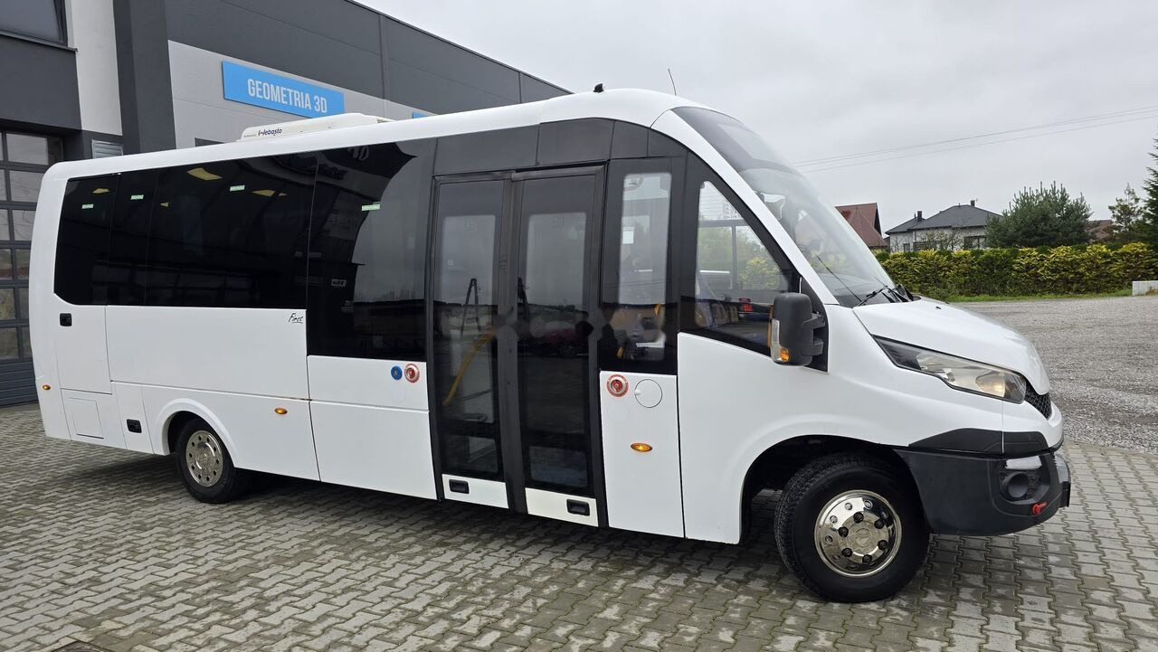 IVECO FIRST - AIRCO + WEBASTO + 29 PLACE - EURO VI - Autobús urbano: foto 2 IVECO FIRST - AIRCO + WEBASTO + 29 PLACE - EURO VI - Autobús urbano: foto 2