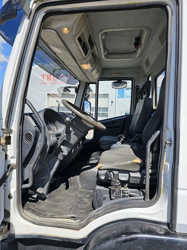 Foto del interior 1: Camión volquete IVECO 80E18