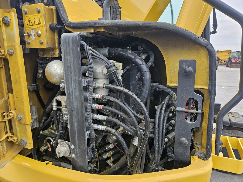 Excavadora de cadenas KOMATSU PC138US-8: foto 16