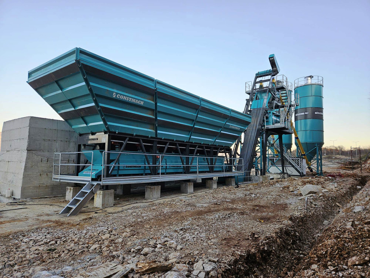 Constmach 120 m³/h Compact Concrete Batching Plant - Planta de hormigón: foto 1 Constmach 120 m³/h Compact Concrete Batching Plant - Planta de hormigón: foto 1