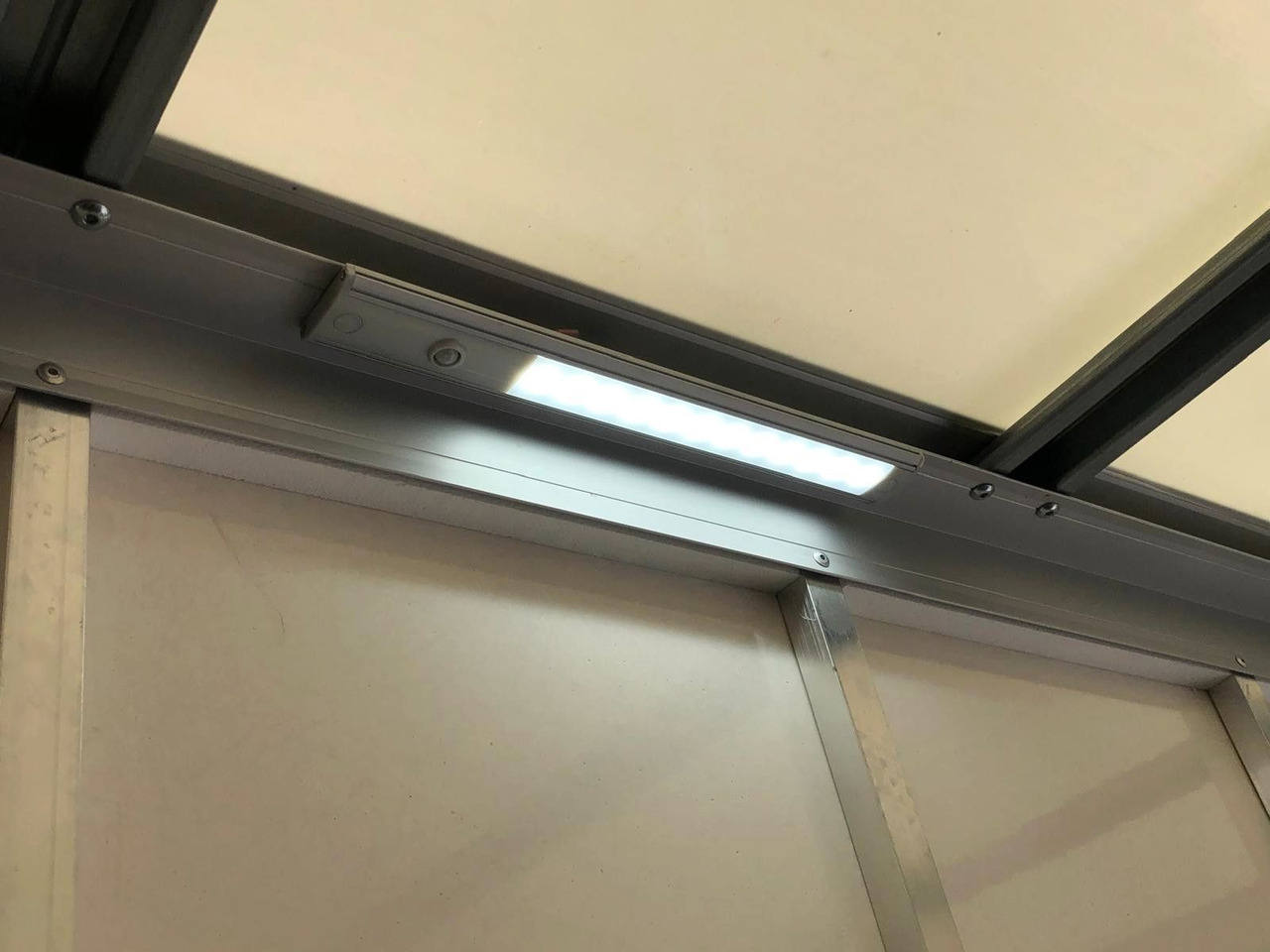 Furgoneta caja cerrada Renault MASTER RED 3.5T*LBW*Klima*4.2m*AUCH MIETE: foto 9 Furgoneta caja cerrada Renault MASTER RED 3.5T*LBW*Klima*4.2m*AUCH MIETE: foto 9