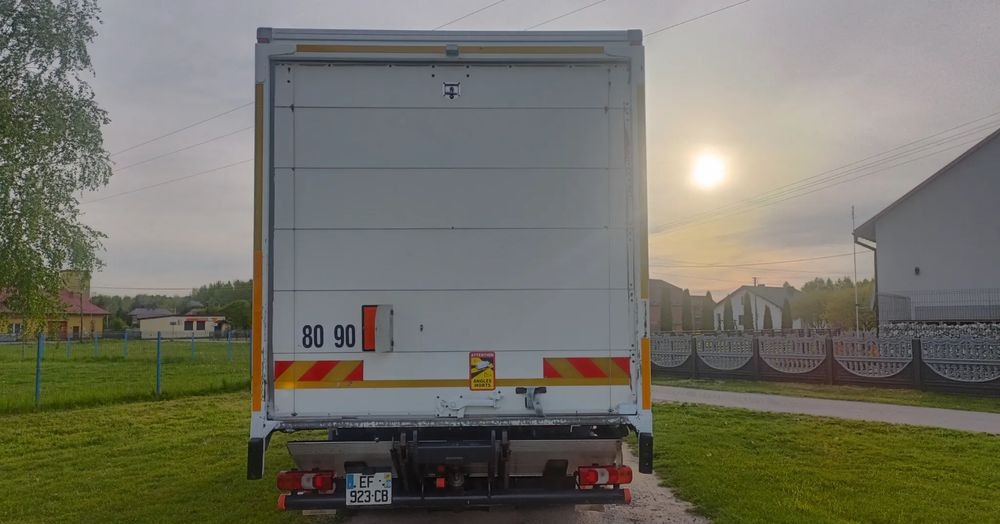Camión caja cerrada Mercedes-Benz Atego 1218: foto 8