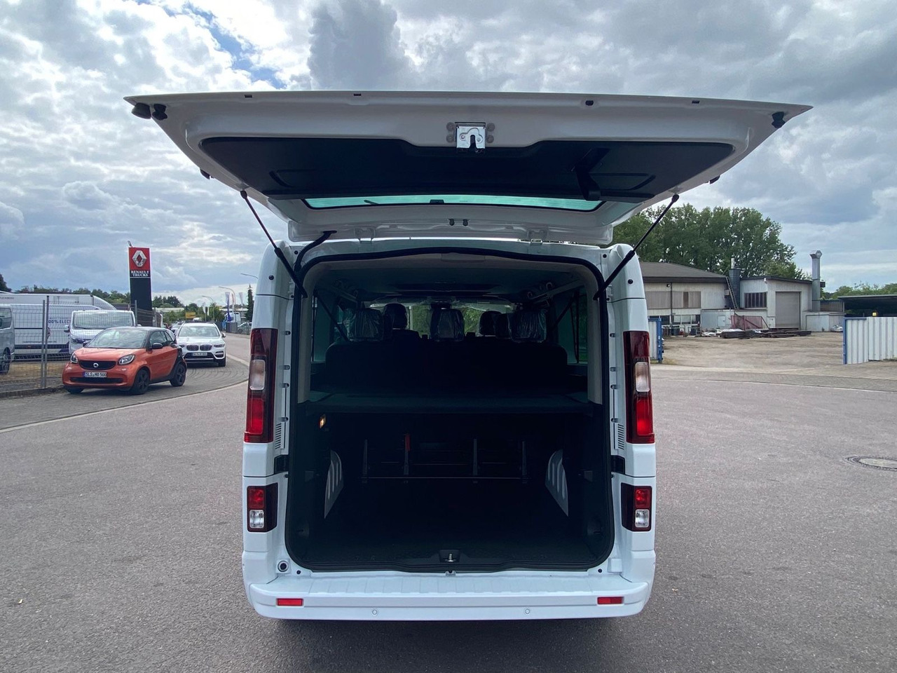 Leasing de  Renault TRAFIC RED KOMBI Renault TRAFIC RED KOMBI: foto 8