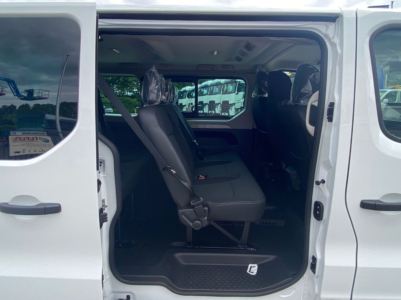 Leasing de  Renault TRAFIC RED KOMBI Renault TRAFIC RED KOMBI: foto 6