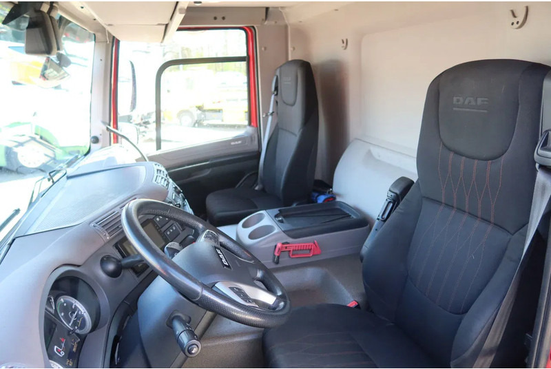 DAF CF 300 Koel/Vries Carrier iceland + Dhollandia 2500KG klep trenn wand - Camión frigorífico: foto 5 DAF CF 300 Koel/Vries Carrier iceland + Dhollandia 2500KG klep trenn wand - Camión frigorífico: foto 5