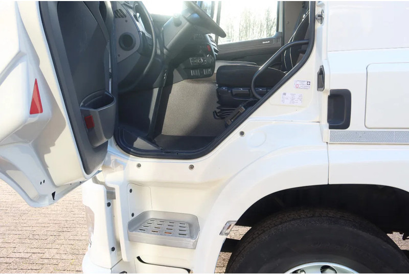 DAF CF 320 Bak+Klep Dhollandia 2.000 kg - Camión caja cerrada: foto 5 DAF CF 320 Bak+Klep Dhollandia 2.000 kg - Camión caja cerrada: foto 5