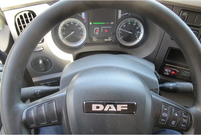 DAF LF 250 250 bak + klep + schuifzeil E6 - Camión lona: foto 5 DAF LF 250 250 bak + klep + schuifzeil E6 - Camión lona: foto 5