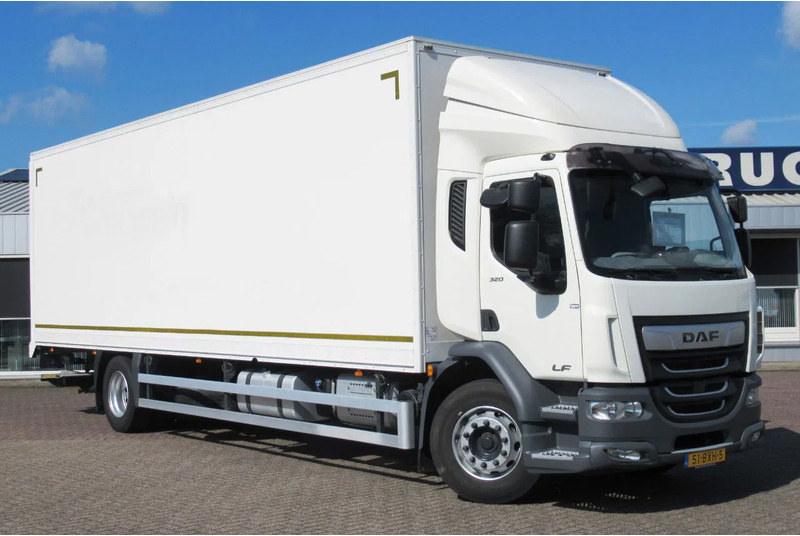 DAF LF 55 320 Euro 6 - Camión caja cerrada: foto 2 DAF LF 55 320 Euro 6 - Camión caja cerrada: foto 2