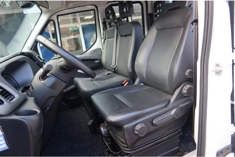Iveco Daily 35C16 HI Matic Dubbele cabine open 7 persoons uitvoering. Dubbel lucht achter as. 3.0 L motor - Furgoneta caja abierta, Furgoneta combi: foto 4 Iveco Daily 35C16 HI Matic Dubbele cabine open 7 persoons uitvoering. Dubbel lucht achter as. 3.0 L motor - Furgoneta caja abierta, Furgoneta combi: foto 4