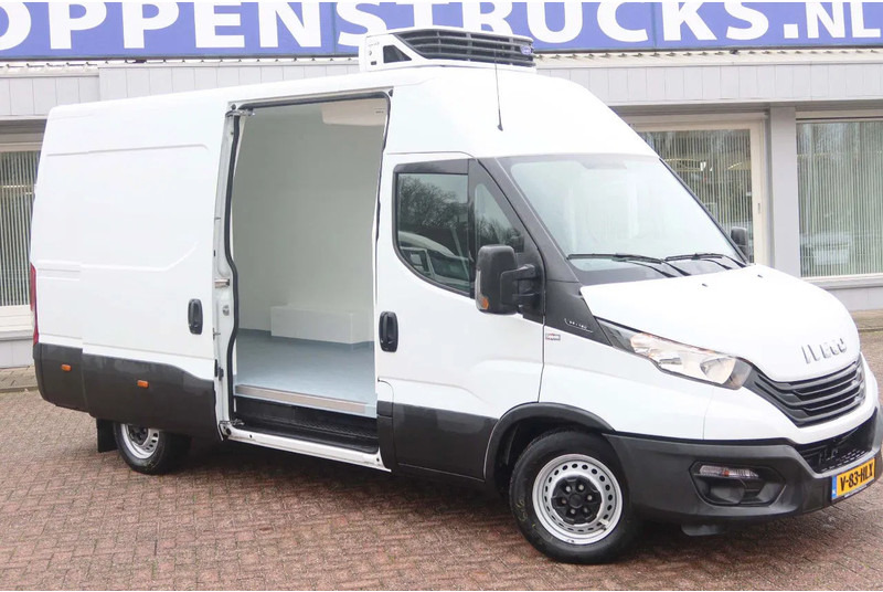 Iveco Daily 35S16 Koelen/vriezen/verwarmen Carrier Xarios 350 + nacht aansluiting 220 volt - Furgoneta frigorifica: foto 3 Iveco Daily 35S16 Koelen/vriezen/verwarmen Carrier Xarios 350 + nacht aansluiting 220 volt - Furgoneta frigorifica: foto 3