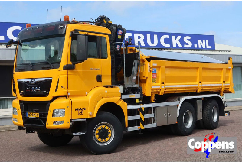 MAN TGS 33.420 2 Zijdige kipper + kraan 6x6 Stuur as - Camión grúa: foto 1 MAN TGS 33.420 2 Zijdige kipper + kraan 6x6 Stuur as - Camión grúa: foto 1
