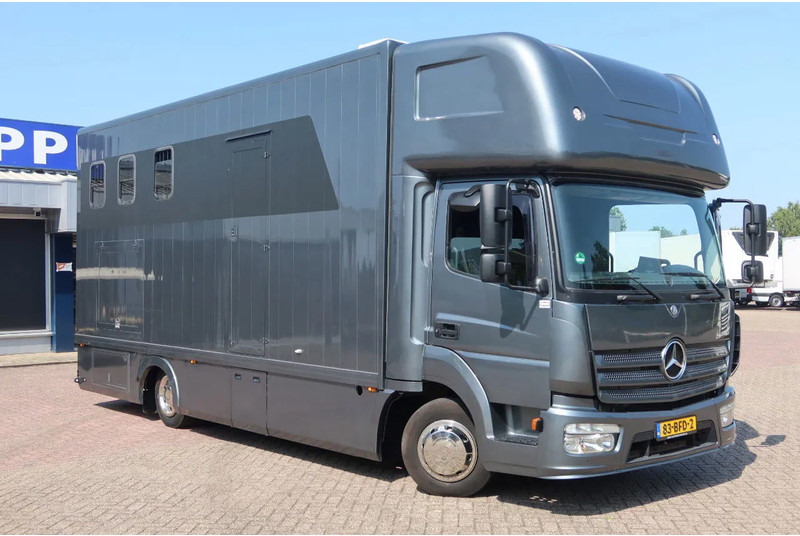 Mercedes-Benz Atego 816 L 3 Paarden/4 Ponies Nieuwe APK + nieuwe accu. - Camión para caballos: foto 2 Mercedes-Benz Atego 816 L 3 Paarden/4 Ponies Nieuwe APK + nieuwe accu. - Camión para caballos: foto 2