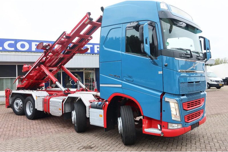 Volvo FH 460 Hooklift 8x2 Haakarm. 3x Steering axle - Camión con equipo de cable: foto 2 Volvo FH 460 Hooklift 8x2 Haakarm. 3x Steering axle - Camión con equipo de cable: foto 2