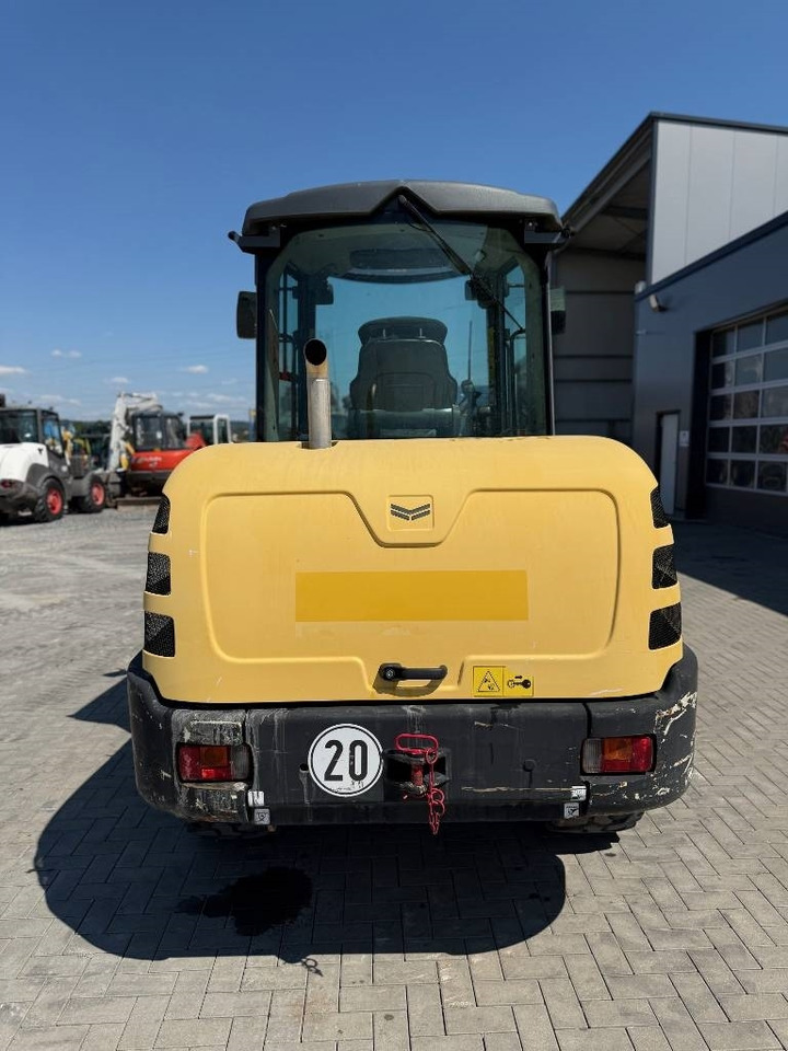 Yanmar V 80  - Cargadora de ruedas: foto 4 Yanmar V 80  - Cargadora de ruedas: foto 4