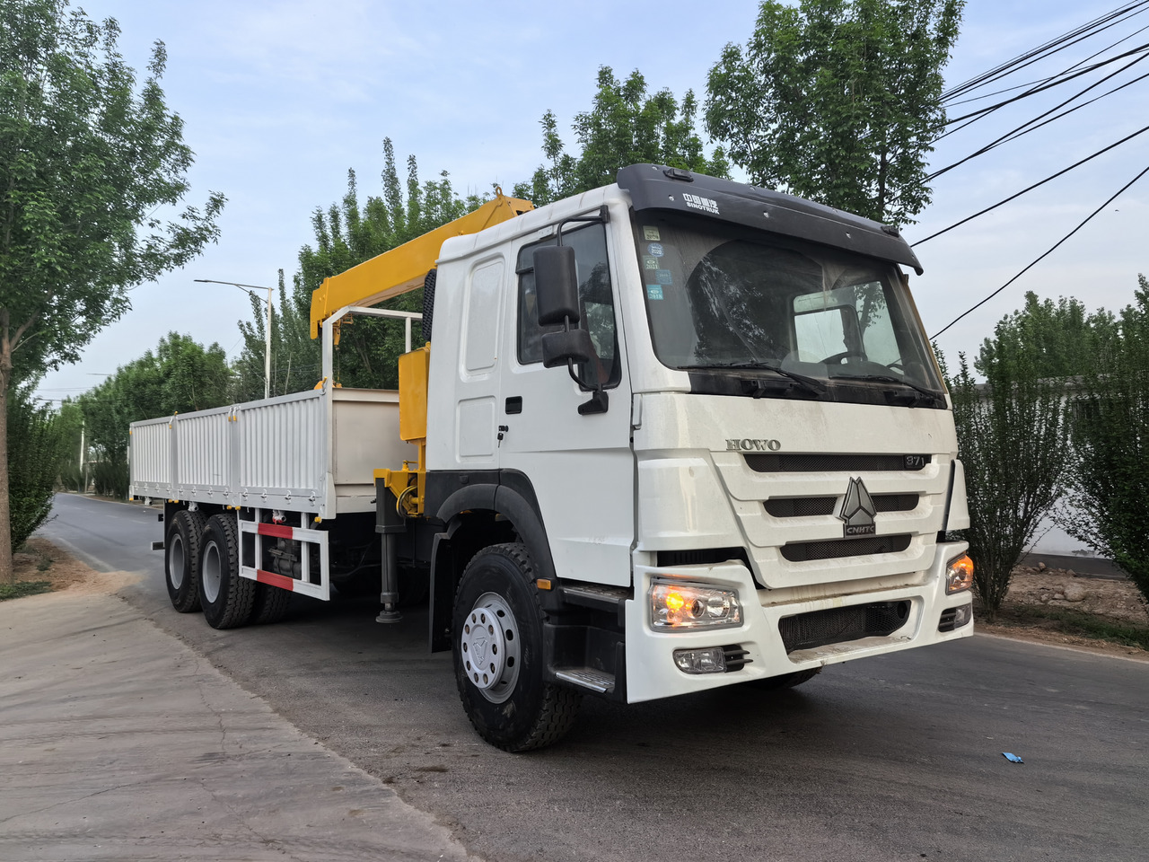 HOWO 371HP CRANE TRUCK - Camión grúa: foto 2 HOWO 371HP CRANE TRUCK - Camión grúa: foto 2