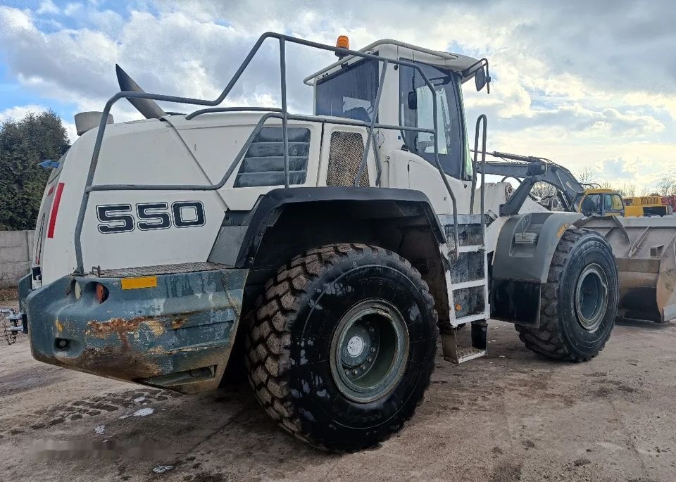 Liebherr L550 2plus2 długi wysięgnik wysypu - Cargadora de ruedas: foto 3 Liebherr L550 2plus2 długi wysięgnik wysypu - Cargadora de ruedas: foto 3