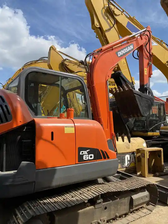 6tons doosan excavator used dx60 dh60 dx55 dh55 mini excavator free shipping - Excavadora de cadenas: foto 3 6tons doosan excavator used dx60 dh60 dx55 dh55 mini excavator free shipping - Excavadora de cadenas: foto 3
