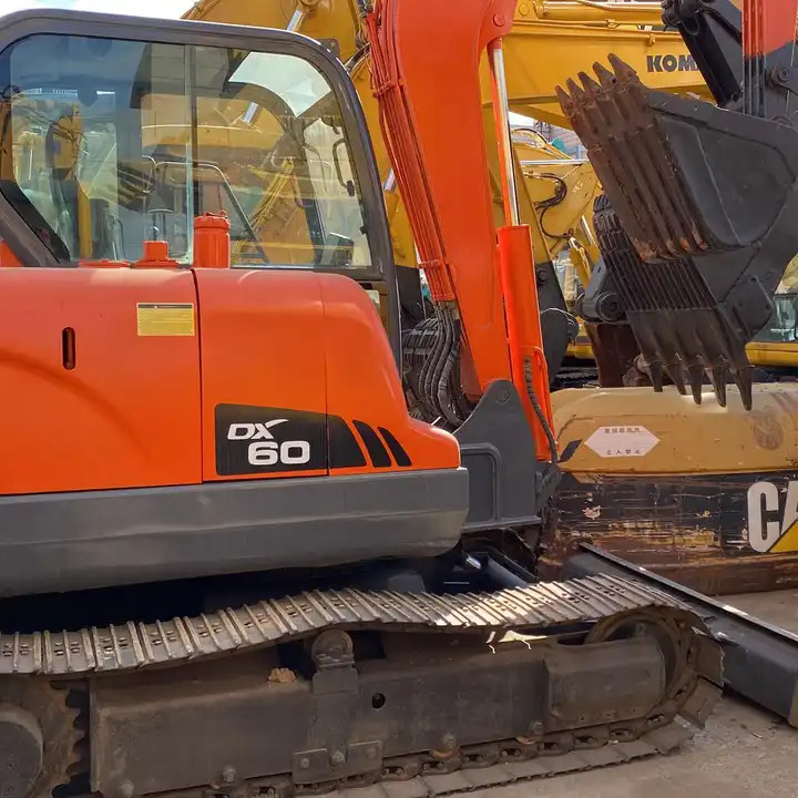 6tons doosan excavator used dx60 dh60 dx55 dh55 mini excavator free shipping - Excavadora de cadenas: foto 1 6tons doosan excavator used dx60 dh60 dx55 dh55 mini excavator free shipping - Excavadora de cadenas: foto 1