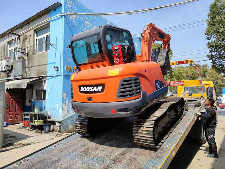 Awesome Performance Korea Imported Small Scale Used Doosan Dh60 Dh55 Dh150 Dx60 Dx225 Excavator nice condition - Excavadora de cadenas: foto 2 Awesome Performance Korea Imported Small Scale Used Doosan Dh60 Dh55 Dh150 Dx60 Dx225 Excavator nice condition - Excavadora de cadenas: foto 2