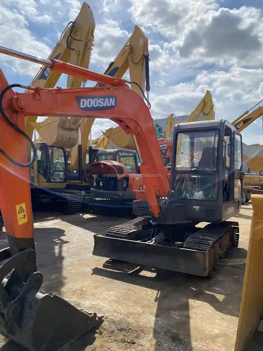 Doosan DH55-V Used Excavator Crawler Excavator Second Hand Japan Engine DH55-V Doosan Excavator in stock for sale - Miniexcavadora: foto 4 Doosan DH55-V Used Excavator Crawler Excavator Second Hand Japan Engine DH55-V Doosan Excavator in stock for sale - Miniexcavadora: foto 4