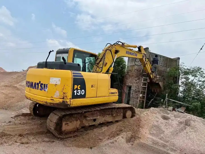 Hot sale used komatsu medium excavator PC130-7 /KOMATSU 130-7/ used japanese komatsu excavator 13 ton - Excavadora de cadenas: foto 4 Hot sale used komatsu medium excavator PC130-7 /KOMATSU 130-7/ used japanese komatsu excavator 13 ton - Excavadora de cadenas: foto 4