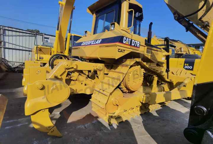 Japan Imported Caterpillar D7R Bulldozer Japan Original Cat D7G D7R D9n D8r Used Bulldozers - Bulldozer: foto 2 Japan Imported Caterpillar D7R Bulldozer Japan Original Cat D7G D7R D9n D8r Used Bulldozers - Bulldozer: foto 2