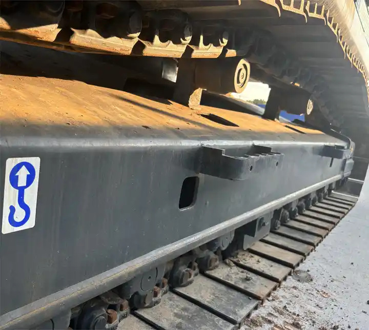 Japan Surplus Construction Excavator Kobelco Sk210 Sk230 Crawler Excavator With Hammer Pipe In Shanghai - Excavadora de cadenas: foto 5 Japan Surplus Construction Excavator Kobelco Sk210 Sk230 Crawler Excavator With Hammer Pipe In Shanghai - Excavadora de cadenas: foto 5