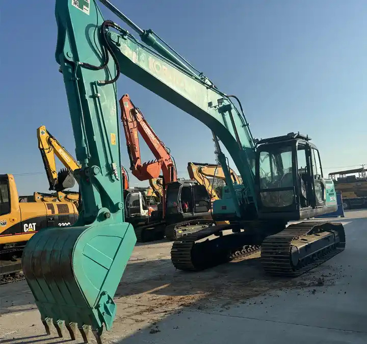 Japan Surplus Construction Excavator Kobelco Sk210 Sk230 Crawler Excavator With Hammer Pipe In Shanghai - Excavadora de cadenas: foto 3 Japan Surplus Construction Excavator Kobelco Sk210 Sk230 Crawler Excavator With Hammer Pipe In Shanghai - Excavadora de cadenas: foto 3
