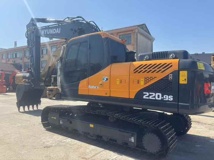 Korea 22 Ton Hyundai 220 Excavator R220LC-9s Used Hyundai Excavator 220 Used Hyundai 220-9 225LC Machine for Construction - Excavadora: foto 2 Korea 22 Ton Hyundai 220 Excavator R220LC-9s Used Hyundai Excavator 220 Used Hyundai 220-9 225LC Machine for Construction - Excavadora: foto 2