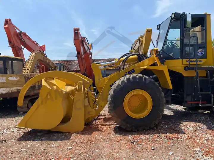 Second Hand Japan Made Komatsu Wa380-3 Front Loader Used Original Painting Komatsu Wa 380-3 in Stock for Sale - Cargadora de ruedas: foto 5 Second Hand Japan Made Komatsu Wa380-3 Front Loader Used Original Painting Komatsu Wa 380-3 in Stock for Sale - Cargadora de ruedas: foto 5