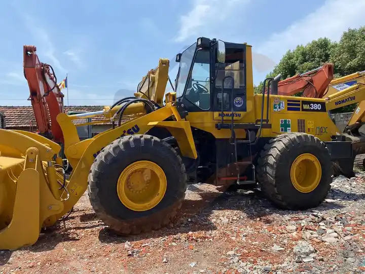 Second Hand Japan Made Komatsu Wa380-3 Front Loader Used Original Painting Komatsu Wa 380-3 in Stock for Sale - Cargadora de ruedas: foto 2 Second Hand Japan Made Komatsu Wa380-3 Front Loader Used Original Painting Komatsu Wa 380-3 in Stock for Sale - Cargadora de ruedas: foto 2
