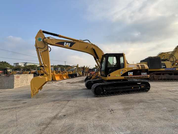 Selling Original Japanese Second-hand Cat 320C Excavator 20 Tons Caterpillar 320CL Excavator at Low Price - Excavadora de cadenas: foto 2 Selling Original Japanese Second-hand Cat 320C Excavator 20 Tons Caterpillar 320CL Excavator at Low Price - Excavadora de cadenas: foto 2