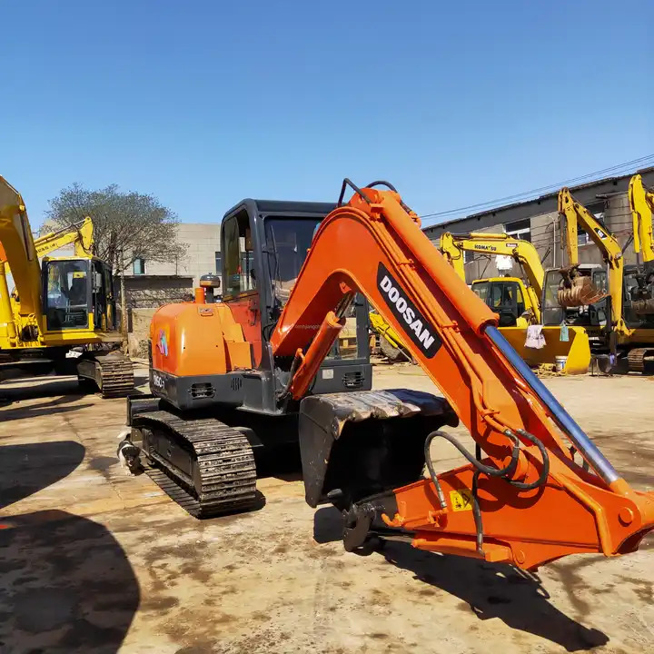 Used Doosan Machinery for Sale Mini excavator DH55-V DH60-7 for sale Fast Delivery Competitive Price Digger Hydraulic Excavator - Excavadora de cadenas: foto 3 Used Doosan Machinery for Sale Mini excavator DH55-V DH60-7 for sale Fast Delivery Competitive Price Digger Hydraulic Excavator - Excavadora de cadenas: foto 3