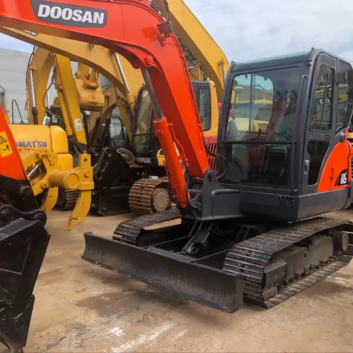 Used Doosan dx60 dh60 dx55 dh55 mini excavator 6 ton - Excavadora de cadenas: foto 1 Used Doosan dx60 dh60 dx55 dh55 mini excavator 6 ton - Excavadora de cadenas: foto 1