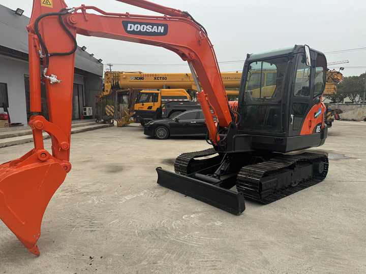 Used Excavator Doosan Dx60 Excavators Earth-moving Machinery Doosan Dx60 Dx80 Dx75 Dx225 Dh55 Dx60-9c for Sale - Excavadora de cadenas: foto 5 Used Excavator Doosan Dx60 Excavators Earth-moving Machinery Doosan Dx60 Dx80 Dx75 Dx225 Dh55 Dx60-9c for Sale - Excavadora de cadenas: foto 5