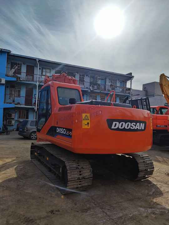 Used excavator doosan dh150 excavators machinery doosan dx60 dx80 dx75 dx225 Good Condition Low price wheel excavator - Excavadora de cadenas: foto 2 Used excavator doosan dh150 excavators machinery doosan dx60 dx80 dx75 dx225 Good Condition Low price wheel excavator - Excavadora de cadenas: foto 2