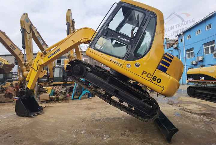 Used komatsu Pc60-7 Crawler Excavator 6 Ton Excavator In Shanghai China For Sale PC 60 60-7 PC60 PC78 excavator - Excavadora de cadenas: foto 4 Used komatsu Pc60-7 Crawler Excavator 6 Ton Excavator In Shanghai China For Sale PC 60 60-7 PC60 PC78 excavator - Excavadora de cadenas: foto 4