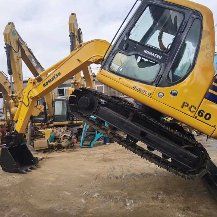Used komatsu Pc60-7 Crawler Excavator 6 Ton Excavator In Shanghai China For Sale PC 60 60-7 PC60 PC78 excavator - Excavadora de cadenas: foto 1 Used komatsu Pc60-7 Crawler Excavator 6 Ton Excavator In Shanghai China For Sale PC 60 60-7 PC60 PC78 excavator - Excavadora de cadenas: foto 1