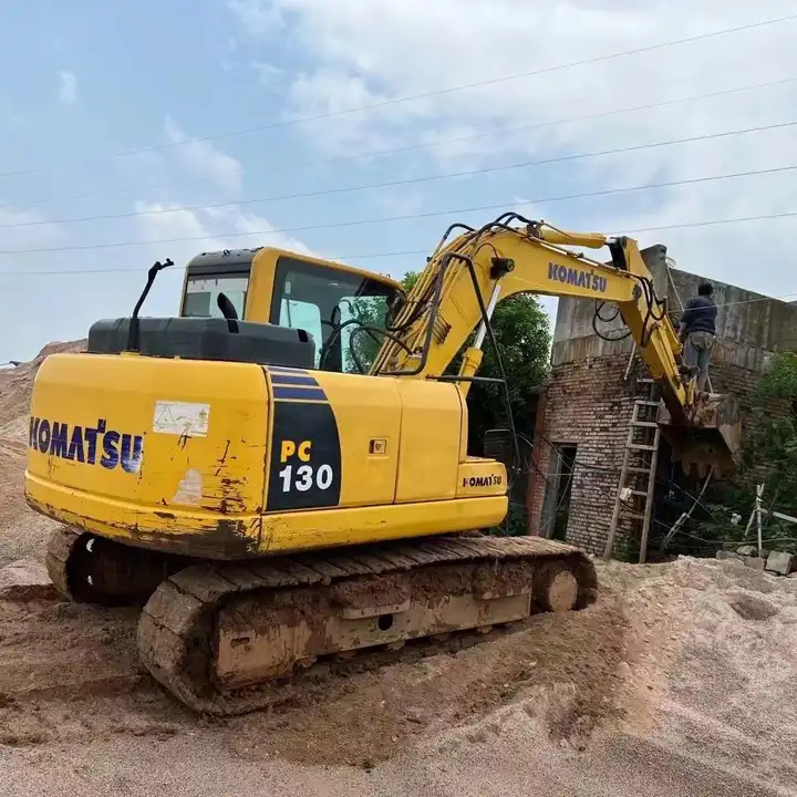 Used komatsu medium excavator PC130-7 /KOMATSU 130-7/ used japanese komatsu excavator 13 ton for sale - Excavadora de cadenas: foto 2 Used komatsu medium excavator PC130-7 /KOMATSU 130-7/ used japanese komatsu excavator 13 ton for sale - Excavadora de cadenas: foto 2