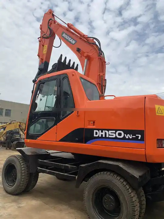 Wheel digging excavator Used DOOSAN150W DH150W DH150W-7 / second-hand KOREA engine DOOSAN DH 150 150W-7 DOOSAN150 - Excavadora de cadenas: foto 4 Wheel digging excavator Used DOOSAN150W DH150W DH150W-7 / second-hand KOREA engine DOOSAN DH 150 150W-7 DOOSAN150 - Excavadora de cadenas: foto 4