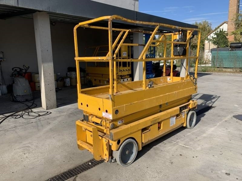 Haulotte Compact 8 - 8m, electric - Plataforma de tijeras: foto 2 Haulotte Compact 8 - 8m, electric - Plataforma de tijeras: foto 2