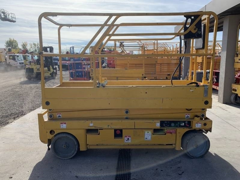 Haulotte Compact 8 - 8m, electric - Plataforma de tijeras: foto 4 Haulotte Compact 8 - 8m, electric - Plataforma de tijeras: foto 4