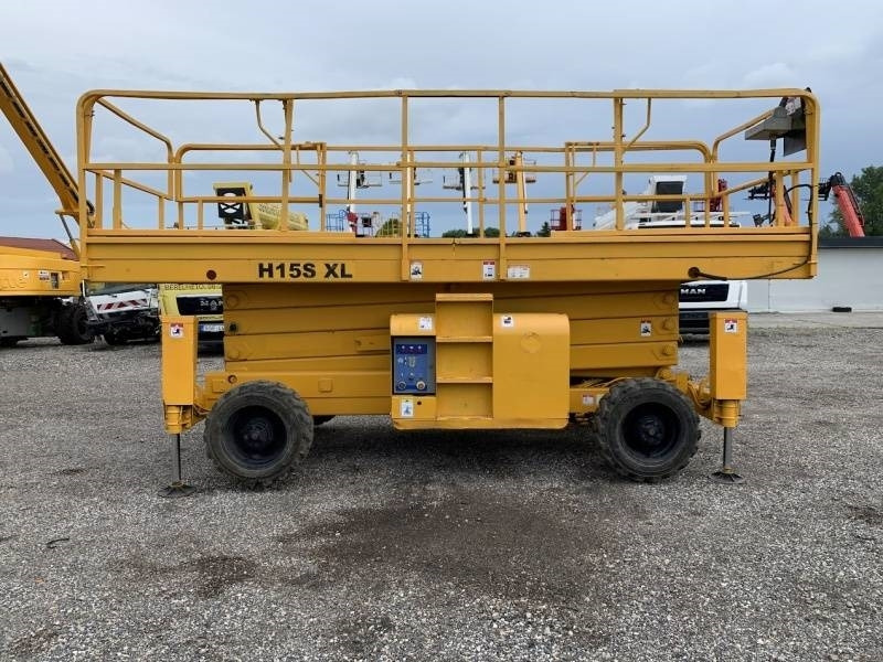 Haulotte H15SXL - 15m, 4x4, diesel - Plataforma de tijeras: foto 4 Haulotte H15SXL - 15m, 4x4, diesel - Plataforma de tijeras: foto 4