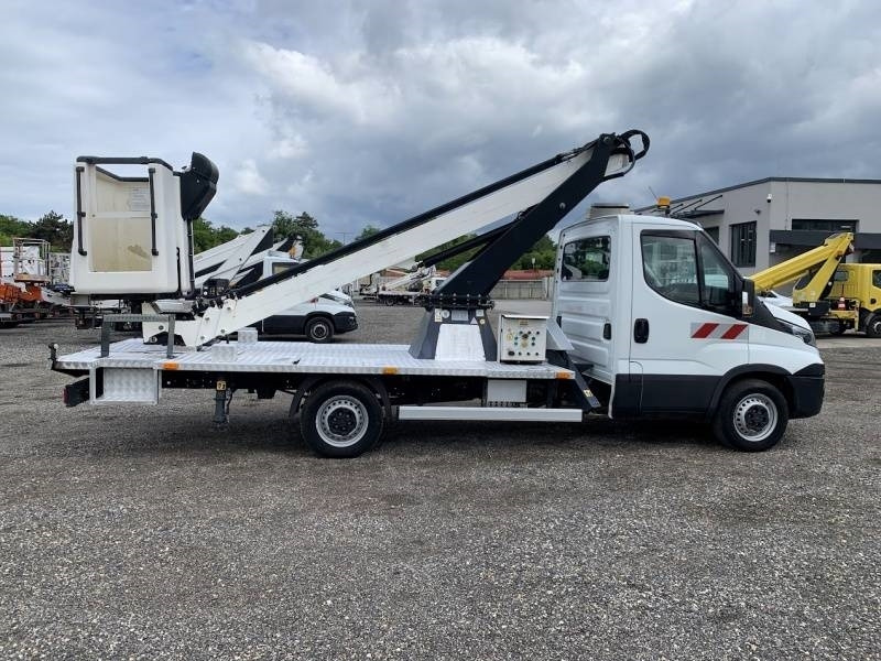 Iveco Daily Klubb KT48 - 16m, 200kg - Camión con plataforma elevadora: foto 4 Iveco Daily Klubb KT48 - 16m, 200kg - Camión con plataforma elevadora: foto 4